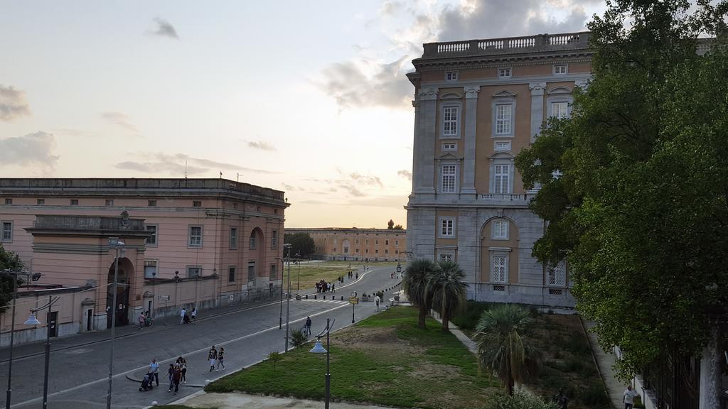 L'Insolita Reggia Caserta Eksteriør billede