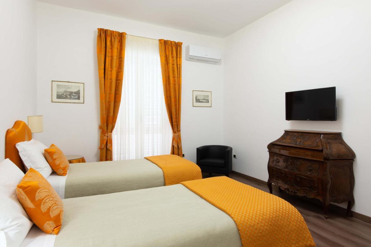 L'Insolita Reggia Caserta Eksteriør billede