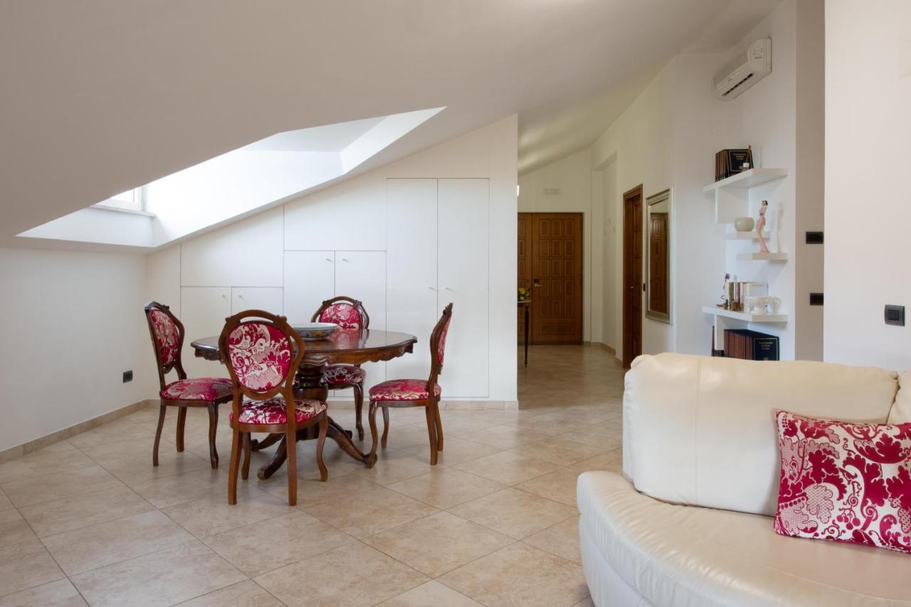 L'Insolita Reggia Caserta Eksteriør billede