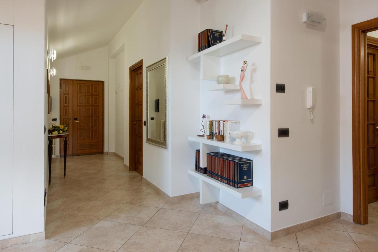 L'Insolita Reggia Caserta Eksteriør billede